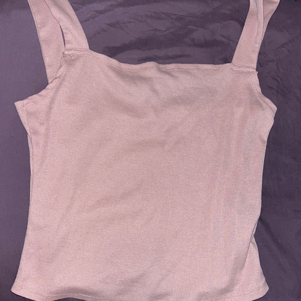 Cropped light pink shirt